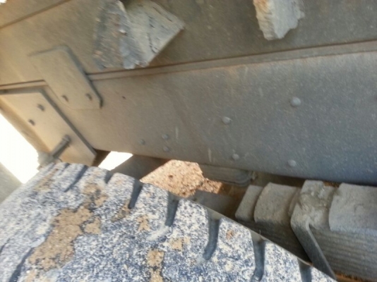 รถฮีโน่ 10 ล้อดั้ม 260 แรงม้า.  ปี 48  ( ขายแม่ , ลูก )  สนใจติดต่อ 081 - 6079515