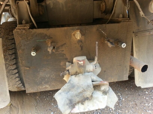 รถฮีโน่ 10 ล้อดั้ม 260 แรงม้า.  ปี 48  ( ขายแม่ , ลูก )  สนใจติดต่อ 081 - 6079515