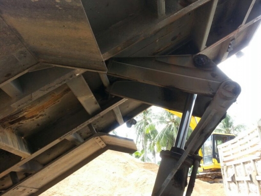 รถฮีโน่ 10 ล้อดั้ม 260 แรงม้า.  ปี 48  ( ขายแม่ , ลูก )  สนใจติดต่อ 081 - 6079515