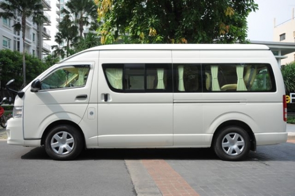ขายรถตู้ Toyota Commuter VIP 8 ที่นั่ง ปี 2011 (เบนซิน+NGV)