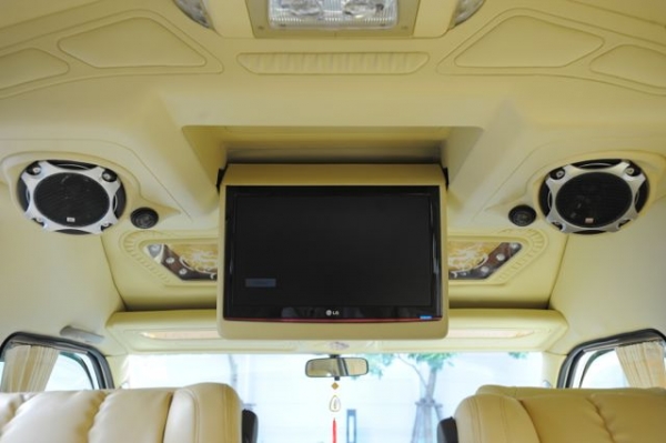 ขายรถตู้ Toyota Commuter VIP 8 ที่นั่ง ปี 2011 (เบนซิน+NGV)