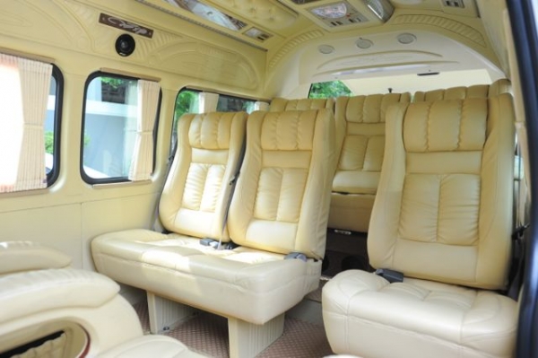 ขายรถตู้ Toyota Commuter VIP 8 ที่นั่ง ปี 2011 (เบนซิน+NGV)