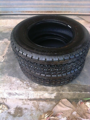 เศษยางบิดโตน215 70R15รุ่นR623ปี13+14มี1คู่ใหม่ไม่เคยใช้งาน