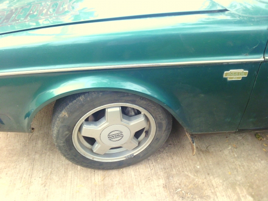 ขาย วอลโว่ 244DL รถเดิมสวย ล้อแมก เครื่องเสียง JVC ติดแก็ช 35000 สด หรือแลก