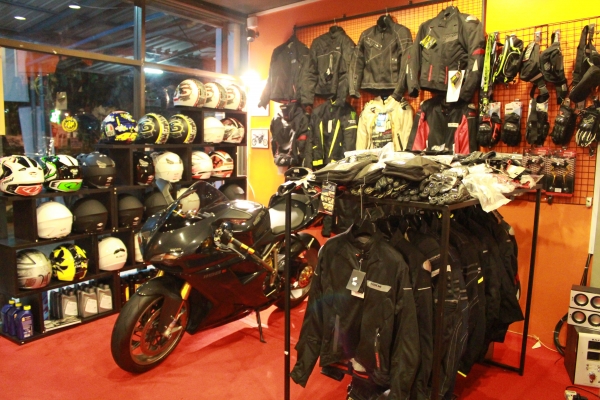 ร้านแม็กสิงห์บุรี//จำหน่าย เสื้อjacket ถุงมือ หมวกกันน๊อค น้ำมันเครื่อง แสตนตั้ง