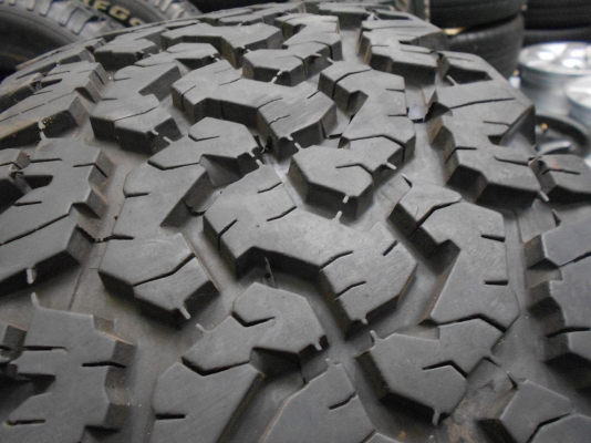 ขายยางเทพ BFGoodrich All - Terrain T/A KO 265/65/18 ปี 09 ดอกเต็มๆ 1 ชุด/ใส่-ถ่วงฟรีค่ะ ขายยางเทพ BFGoodrich All - Terrain T/A KO 265/65/18 ปี 09 ดอกเต็มๆ 1 ชุด/ใส่-ถ่วงฟรีค่ะ