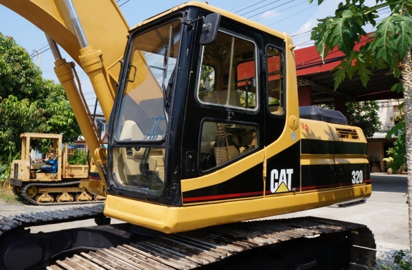 ขายรถขุด CAT 320 VERTION 2 เก่านอกปรับสภาพพร้อมใช้