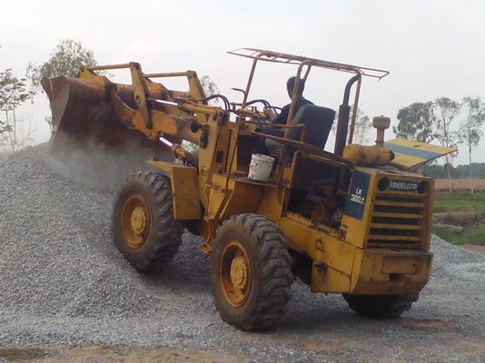 ขายครับ รถตักkobeko lk300a เท่า 510 ตัก 2 คิว ด่วนๆๆครับ