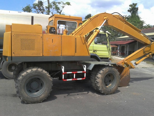 KOMATSU PW100