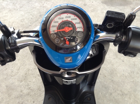 อยู่บางแสนคับ สกู๊ปปี้ไอ ตัวใหม่ ปี56 รถเครื่องดีคับ ทะเบียนครบ ภาษีไม่หมด