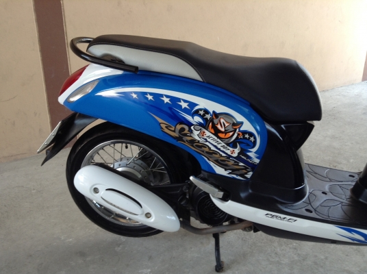 อยู่บางแสนคับ สกู๊ปปี้ไอ ตัวใหม่ ปี56 รถเครื่องดีคับ ทะเบียนครบ ภาษีไม่หมด