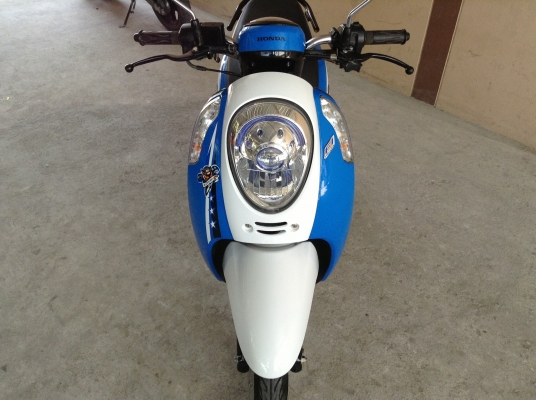 อยู่บางแสนคับ สกู๊ปปี้ไอ ตัวใหม่ ปี56 รถเครื่องดีคับ ทะเบียนครบ ภาษีไม่หมด