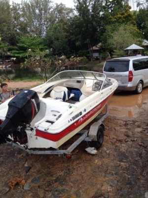 BAYLINER 18.5 ฟุตพร้อมเครื่อง Mercury 125HP พร้อมเทรลเลอร์ใหม่