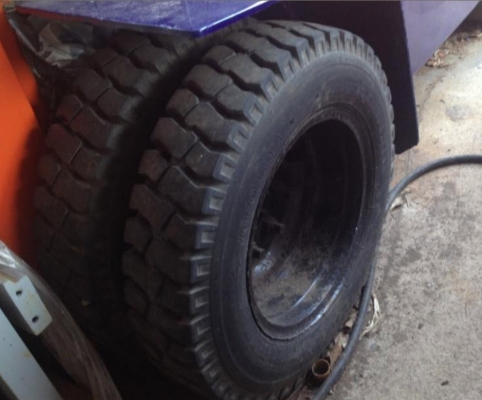 ขายโฟร์คลิฟท์ญี่ปุ่น*TOYOTA*5FD25*เสา5.50เมตรฟลูฟรีงาสไลด์ขายที่โคราช