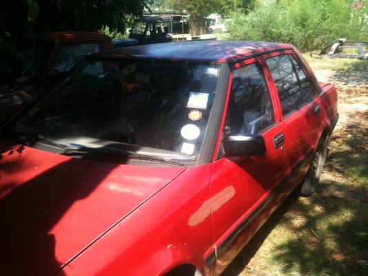 Datsun Stanza 4 ประตู สีแดง ขาย 15,000 บาท ขับกลับได้ พร้อมโอน