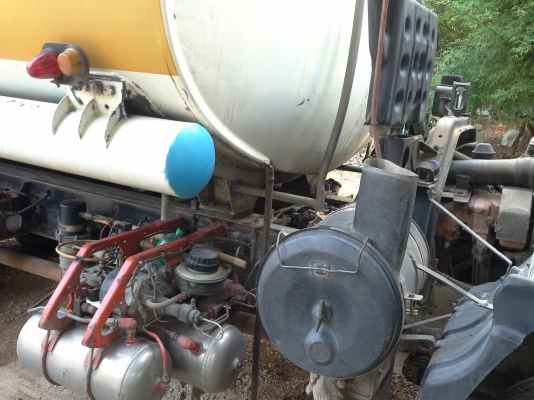 รถบรรทุกของเหลว Hino 16000 ลิตร รถบรรทุกของเหลว Hino 16000 ลิตร