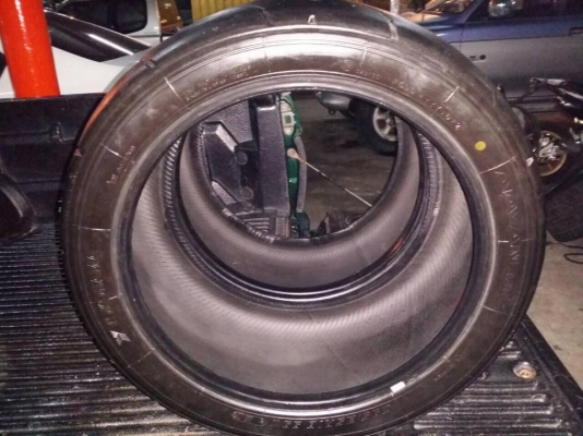 ยางซอฟ yogohama a050 TREADWEAR.60 295/35/18 ปี12  MADE IN  JAPAN แท้.ดอกยางหนาๆ ซื้อใช้เกินคุ้ม 1คู่คัฟ