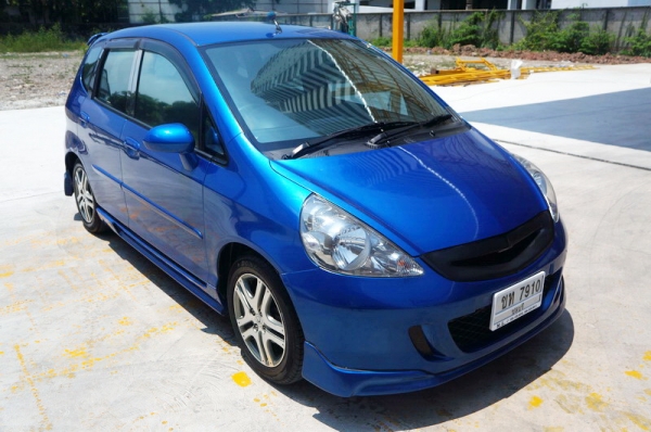 HONDA JAZZ 2005 ขายรถสวย ชุดแต่งสเกิร์ตรอบคัน ล้อ MAX aribag คู่+abs เครื่องเดิม เกรียร์,ช่วงล่างปกติ สีสวย รถพร้อมใช้งาน การันตีรถสวย