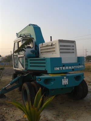 ขายรถแบคโฮล้อยาง International สภาพสวย ขายรถแบคโฮล้อยาง International สภาพสวย