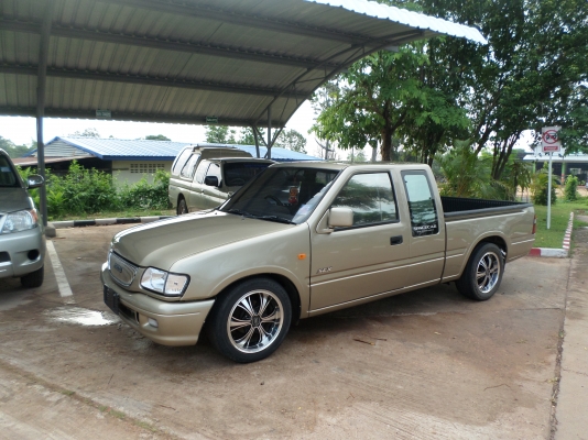 ขายกระบะ ISUZU DRAGON EYE SPACE CAB ตัวท็อปพวงมาลัยพาเวอร์...ไฟฟ้าทั้งคันระบบเซ็นทรัลล็อค รถบ้านแท้ใช้งานน้อยรถคุณหมออยู่โรงพยาบาลปทุมราชวงศา...เครื่องแน่นแรงดี ประหยัดน้ำมันสุดๆ สีบอร์นทองสวยๆทั้งภายนอกภายในเจ้าของรักษารถดีมาก....ครัชชีสวยไม่มีผุ เอกสารพ