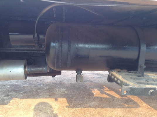 ขาย 10 ล้อหัวยาว 2 เพลาใหญ่ เครื่อง EH700 168 แรงม้าปั้มลม เกียร์ HO สโลว์เกียร์กลาง คานหน้าใหญ่ เบรคลมดัน พาวเวอร์ คัสซีสวยตลอดเส้น ทะเบียนพร้อมโอนครับ