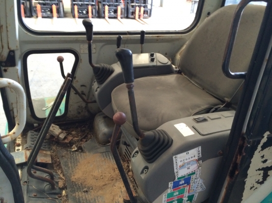 Komatsu PC30-7E นำเข้าจากญี่ปุ่น ขายตามสภาพ ราคาไม่แพงครับ