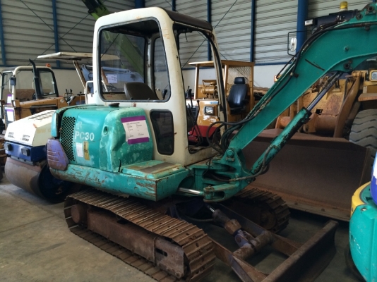 Komatsu PC30-7E นำเข้าจากญี่ปุ่น ขายตามสภาพ ราคาไม่แพงครับ
