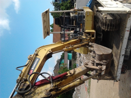 ขายด่วน โคมัสสุ พีซี 30 รุ่น 6 สภาพดีมากๆ พร้อมใช้งาน ขาย 235000 สนใจติดต่อ 089-3530206