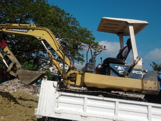 ขายด่วน โคมัสสุ พีซี 30 รุ่น 6 สภาพดีมากๆ พร้อมใช้งาน ขาย 235000 สนใจติดต่อ 089-3530206
