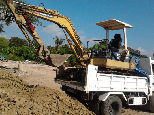 ขายด่วน โคมัสสุ พีซี 30 รุ่น 6 สภาพดีมากๆ พร้อมใช้งาน ขาย 235000 สนใจติดต่อ 089-3530206
