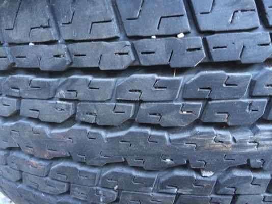 ยาง 245-70-16 บิดสโตนถูกๆปรับราคาคับ2500 ยาง 245-70-16 บิดสโตนถูกๆปรับราคาคับ2500