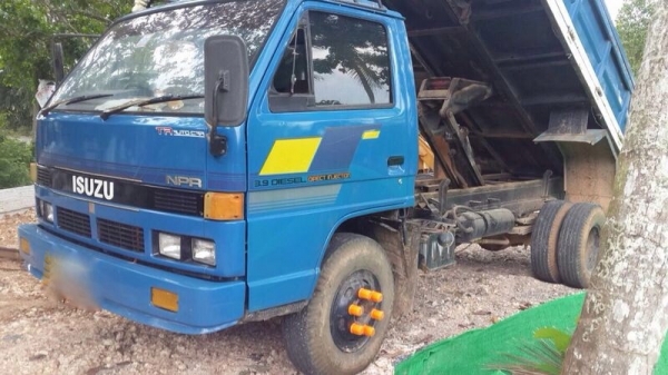 รถอีซูซุ 6 ล้อดั้ม NPR 115 แรงม้า. ปี 36  ( รถห้างแท้ )   สนใจติดต่อ 081 - 6079515