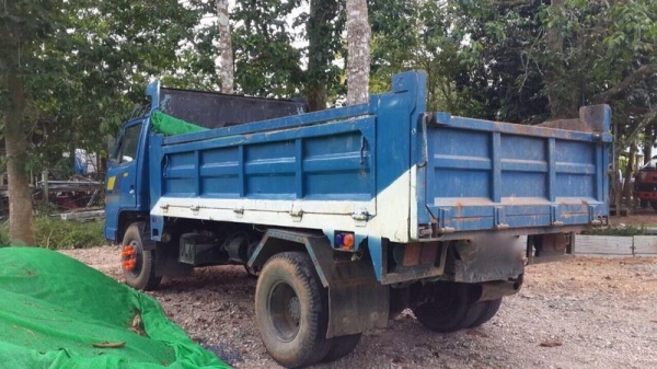 รถอีซูซุ 6 ล้อดั้ม NPR 115 แรงม้า. ปี 36  ( รถห้างแท้ )   สนใจติดต่อ 081 - 6079515