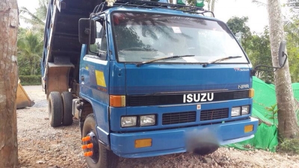 รถอีซูซุ 6 ล้อดั้ม NPR 115 แรงม้า. ปี 36  ( รถห้างแท้ )   สนใจติดต่อ 081 - 6079515