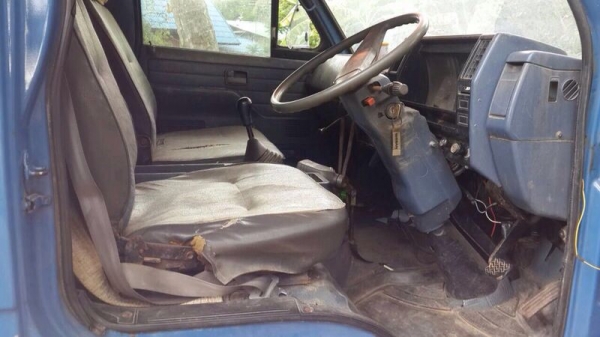 รถอีซูซุ 6 ล้อดั้ม NPR 115 แรงม้า. ปี 36  ( รถห้างแท้ )   สนใจติดต่อ 081 - 6079515