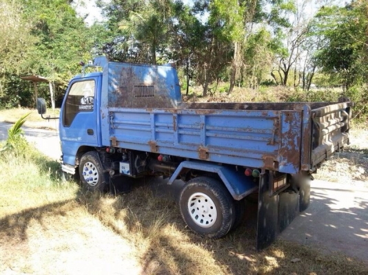 รถอีซูซุ 6 ล้อดั้ม NKR 100 แรงม้า. ปี 41   สนใจติดต่อ 081 - 6079515