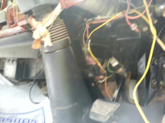 รถอีซูซุ 6 ล้อดั้ม 175 แรงม้า. ปี 51   สนใจติดต่อ 081 - 6079515