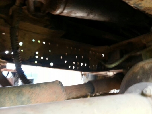 รถอีซูซุ 6 ล้อดั้ม 175 แรงม้า. ปี 51   สนใจติดต่อ 081 - 6079515