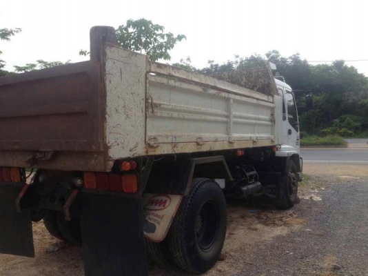 รถอีซูซุ 6 ล้อดั้ม 200 แรงม้า. ปี 50  ( รถวิ่ง 2xx,xxx กม. )    สนใจติดต่อ 081 - 6079515