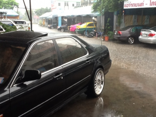 ขายรถหรู ภายในสวย ราคาโดน