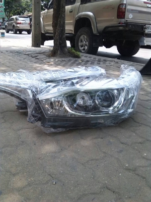 ขายไฟหน้า ยาริส 2013