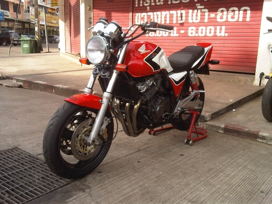 ขายคับ CB400 SUPERFOUR 400 CC ปี1993 เอกสาร อินวอยส์แท้ ปั๊มเบรคหน้าหลัง BREMBOคับ สวยๆเลยคับ ราคา 52000 บาท สนใจติดต่อ 081-0578282 ส่งได้ทั่วไทยคับ POP BIGBIKE SAKONNAKHON