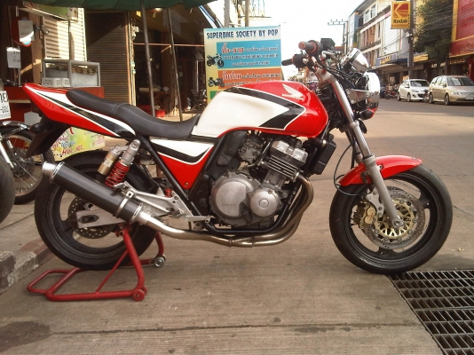 ขายคับ CB400 SUPERFOUR 400 CC ปี1993 เอกสาร อินวอยส์แท้ ปั๊มเบรคหน้าหลัง BREMBOคับ สวยๆเลยคับ ราคา 52000 บาท สนใจติดต่อ 081-0578282 ส่งได้ทั่วไทยคับ POP BIGBIKE SAKONNAKHON