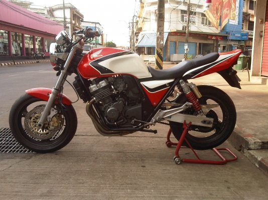 ขายคับ CB400 SUPERFOUR 400 CC ปี1993 เอกสาร อินวอยส์แท้ ปั๊มเบรคหน้าหลัง BREMBOคับ สวยๆเลยคับ ราคา 52000 บาท สนใจติดต่อ 081-0578282 ส่งได้ทั่วไทยคับ POP BIGBIKE SAKONNAKHON