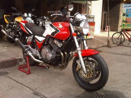 ขายคับ CB400 SUPERFOUR 400 CC ปี1993 เอกสาร อินวอยส์แท้ ปั๊มเบรคหน้าหลัง BREMBOคับ สวยๆเลยคับ ราคา 52000 บาท สนใจติดต่อ 081-0578282 ส่งได้ทั่วไทยคับ POP BIGBIKE SAKONNAKHON