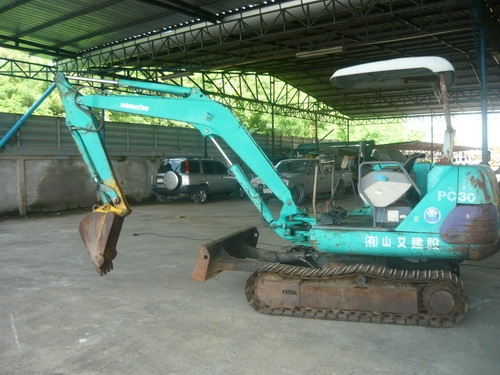 รถขุด Komatsu PC30-7 รถเก่านอก เพิ่งเหยียบถึงไทย สภาพเดิมๆ พร้อมใช้งาน