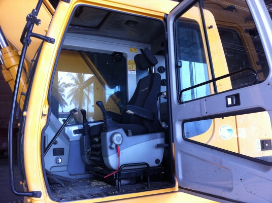 ขายรถแบคโฮ HYUNDAI ROBEX-210LC-7 รถสวยมาก 9000 กว่า ชั้วโมง อิมวอย ไฟฟ้าเต็ม สนใจโทร