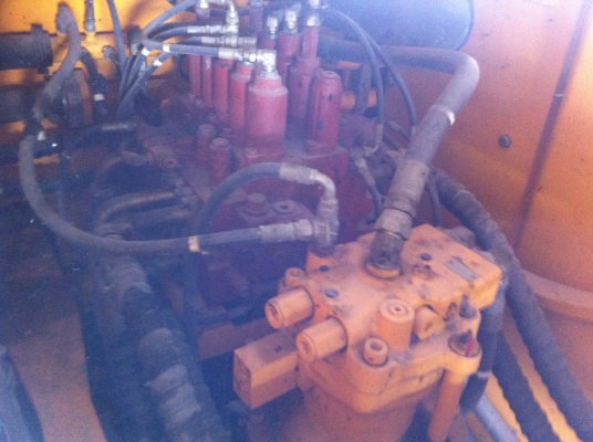 ขายรถแบคโฮ HYUNDAI ROBEX-210LC-7 รถสวยมาก 9000 กว่า ชั้วโมง อิมวอย ไฟฟ้าเต็ม สนใจโทร