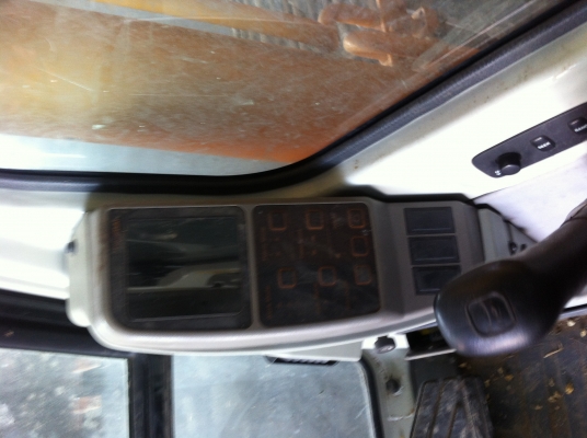 ขายรถแบคโฮ HYUNDAI ROBEX-210LC-7 รถสวยมาก 9000 กว่า ชั้วโมง อิมวอย ไฟฟ้าเต็ม สนใจโทร