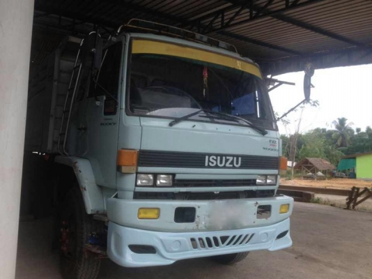รถอีซุซุ 10 ล้อดั้ม 240 แรงม้า.  สนใจติดต่อ 081 - 6079515
